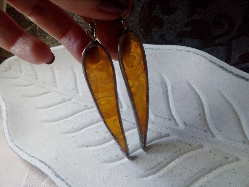 Yellow glass earrings. stain glass earrings. Paisley mod earrings. cute earrings - 耳環/耳夾/耳骨夾 - 玻璃 黃色