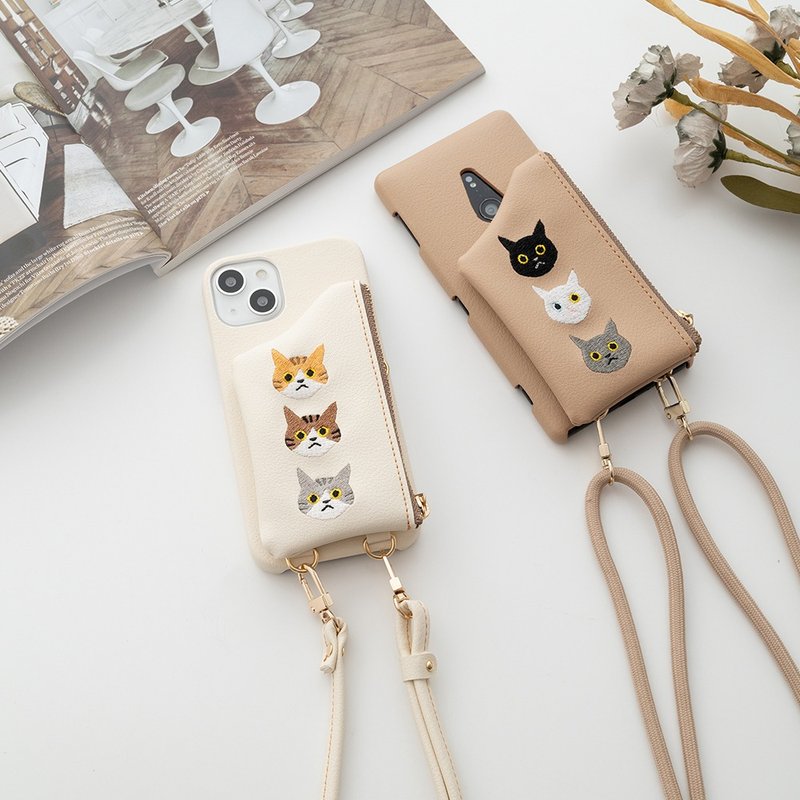 多機種対応 スマホケース 【 刺繍 まるっと貼り 付け替え ポーチ 3匹の猫 】スマホショルダー 猫 手ぶら A188I - 手機殼/手機套 - 真皮 咖啡色