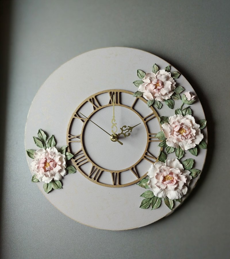 掛鐘 Gray wall clock with white voluminous peonies Silent clock Birthday gift - นาฬิกา - ไม้ สีเทา