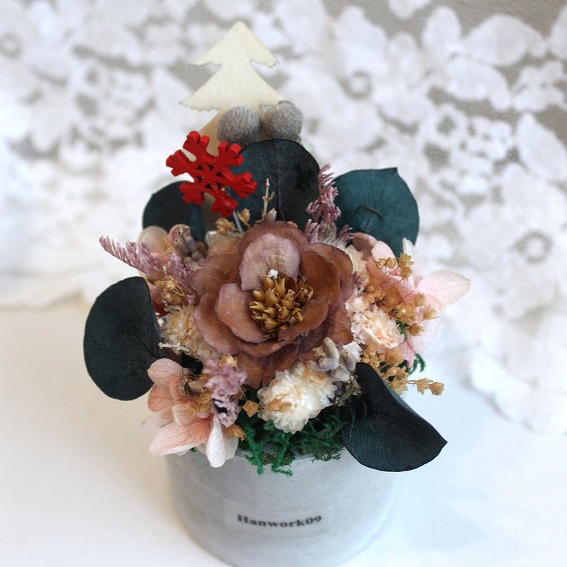 Retro Christmas Collection: Party Hats (Dry Table Flower Design) - Dried Flowers & Bouquets - Plants & Flowers 