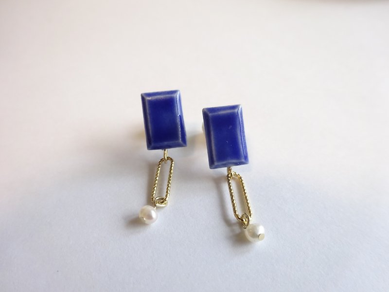square freshwater pearl pierce / earring blue - Earrings & Clip-ons - Pottery Blue
