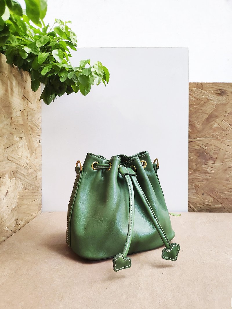 New AMEET Tsubaki Series Midsummer Fresh Soft Leather Bucket Bag 4 Colors - กระเป๋าแมสเซนเจอร์ - หนังแท้ สีเขียว