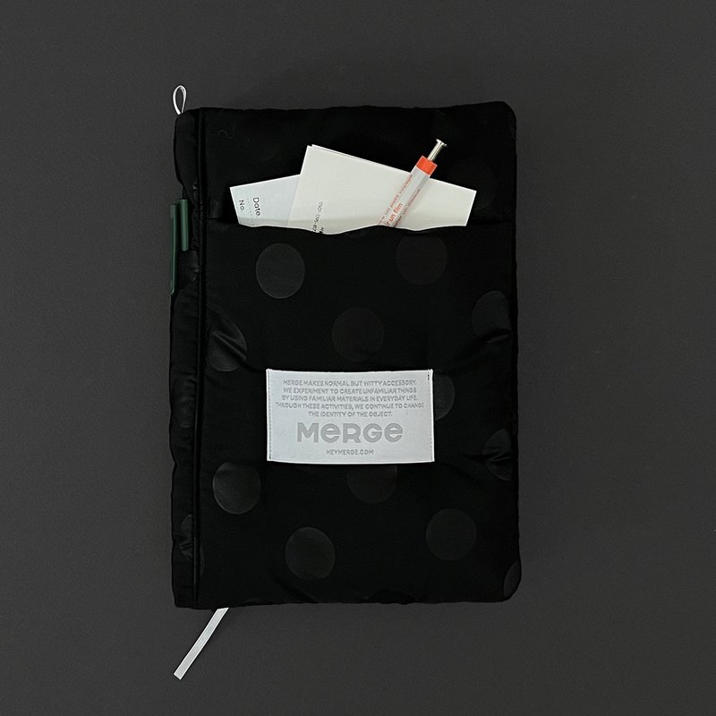 Snug Book Cover - Silent Dot - 書衣/書套 - 其他人造纖維 黑色