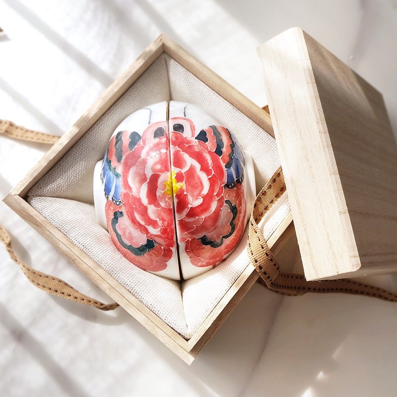 Mother's Day gift. Two gold-edged and hand-painted tea cups with embossed peonies in a gift box. wedding housewarming gift - Teapots & Teacups - Porcelain 