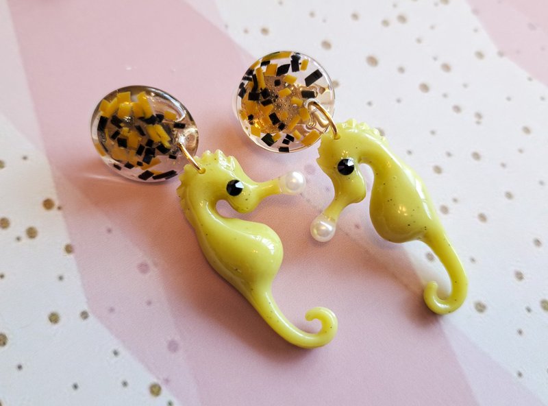 Bubbly seahorse earrings [Pistachio yellow] Seahorse Clip-On - Earrings & Clip-ons - Resin Yellow