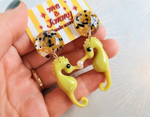 ＊GIRLS CREW＊ スパークリング タツノオトシゴ ピアス 送料込 sst-s-01258xx.jpg