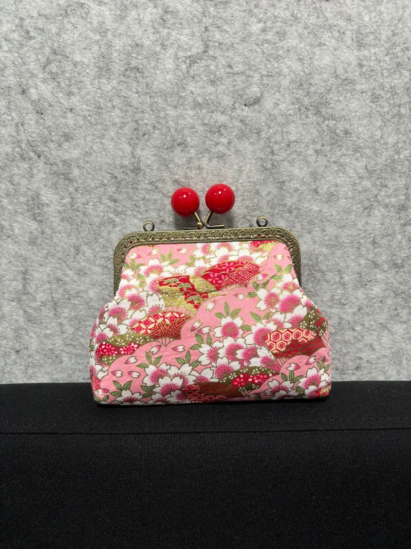 MBC handmade hot stamping and wind flower 12cm square frame kiss lock bag loose paper wrapped wooden beads - Messenger Bags & Sling Bags - Cotton & Hemp Red