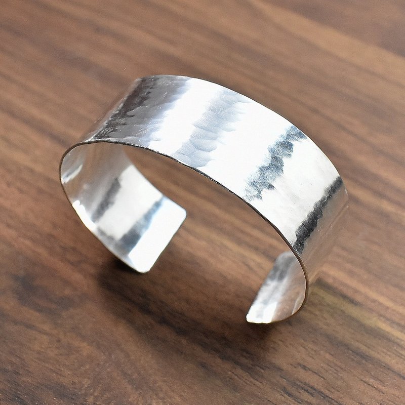 Large hammered pattern silver bangle 20mm width M size - Bracelets - Silver Silver