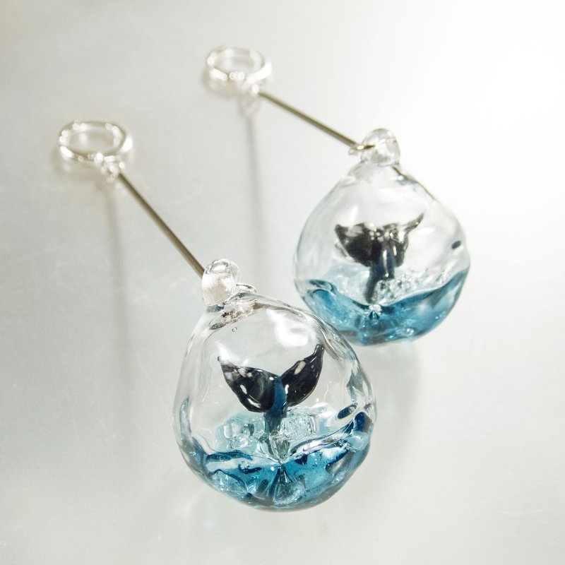 Whale Tail Long Elegant Bubble Earrings - 耳環/耳夾/耳骨夾 - 玻璃 藍色