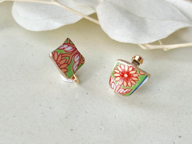 有田焼 　金継ぎ　ネジバネ式イヤリング　黄緑　オレンジ　花柄　 リーフ柄　伝統工芸　Np.317 - 耳環/耳夾/耳骨夾 - 陶 橘色