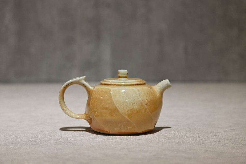 | 210cc | 純瓷茶壺 柴燒瓷壺 手工壺 柴燒壺－經典款【臻麟陶藝 - 茶壺/茶杯/茶具 - 瓷 