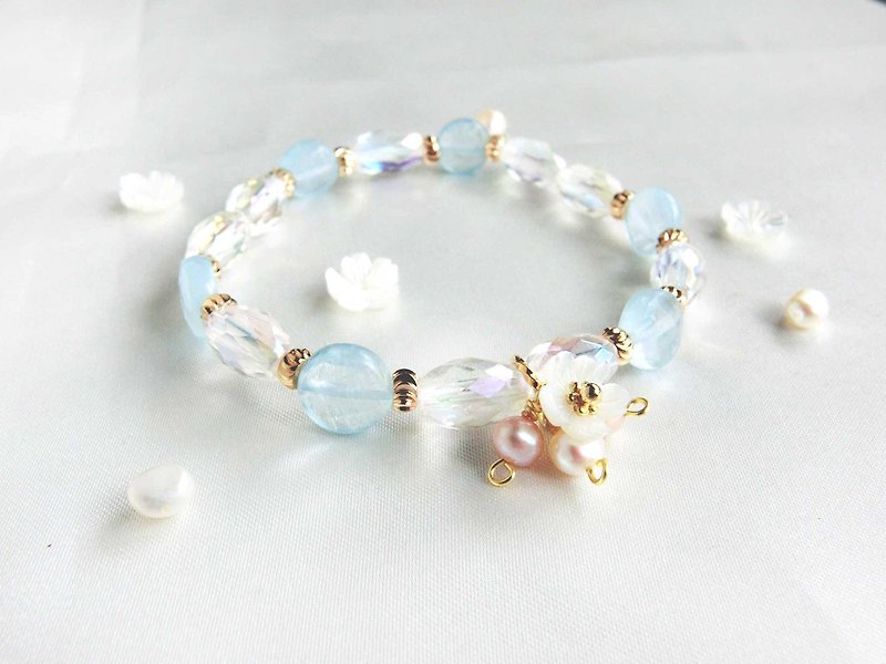 【Aquamarine Cherry Blossom Bracelet】 - สร้อยข้อมือ - เครื่องเพชรพลอย สีน้ำเงิน