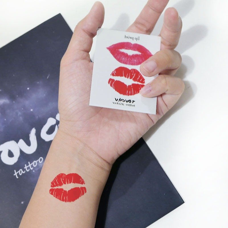 TU tattoo sticker - Lipstick / tattoo / waterproof tattoo / Original / - สติ๊กเกอร์แทททู - กระดาษ สีแดง
