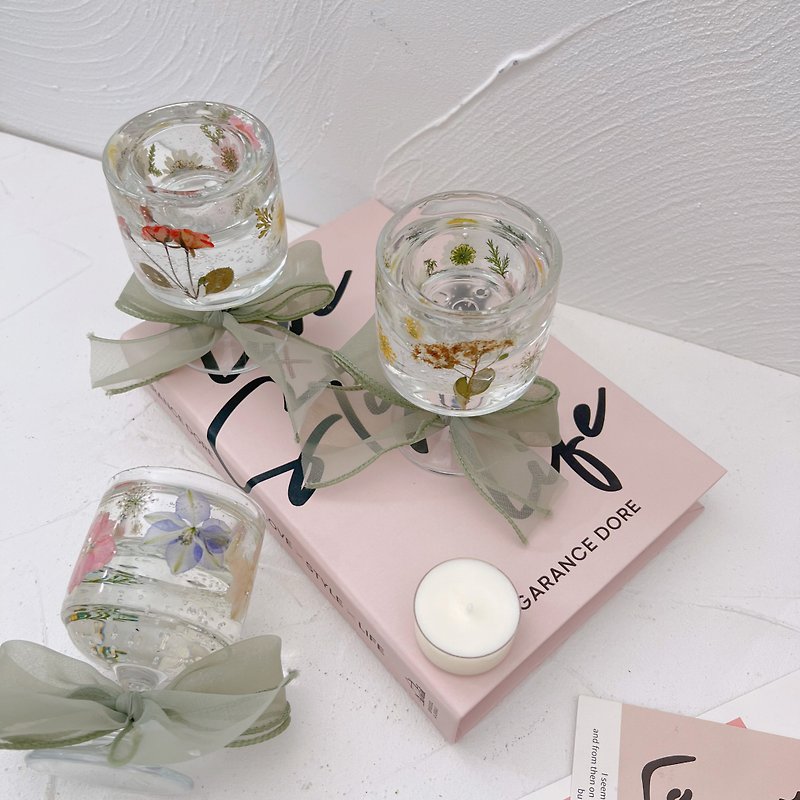 Dry flower candle holder with two scented Wax - เทียน/เชิงเทียน - ขี้ผึ้ง หลากหลายสี