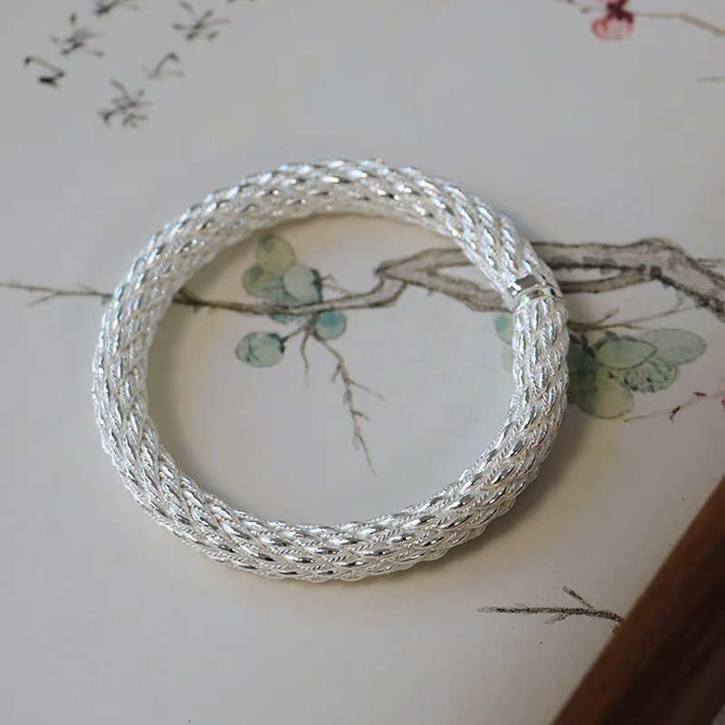 Handmade silver bracelet with braided pattern - สร้อยข้อมือ - เงินแท้ สีเงิน