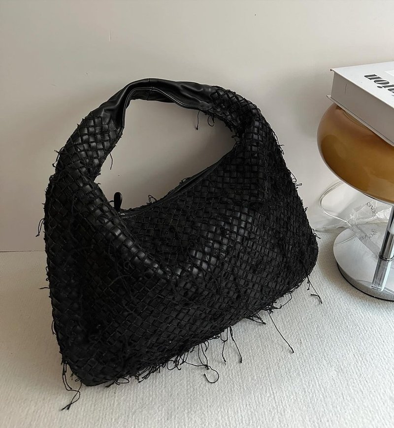 Second-hand BV Bottega Veneta fringed dumpling bag - Handbags & Totes - Genuine Leather Black