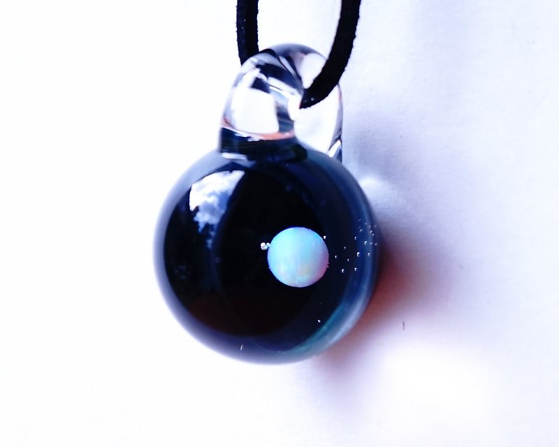 You are the only star. White opal entered verb weight grass glass pendant universe - สร้อยคอ - แก้ว สีน้ำเงิน