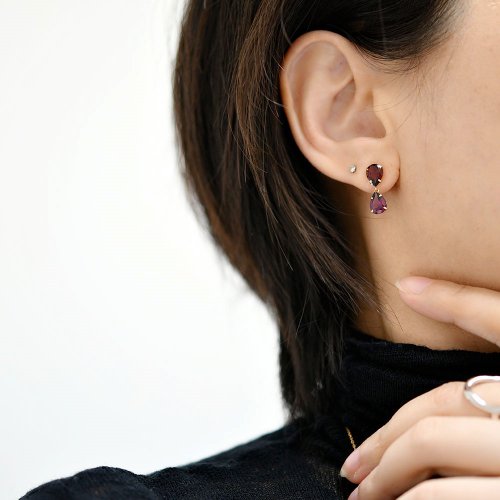 K18金 ドロップガーネットとロードライトガーネットのスタッドピアス 1