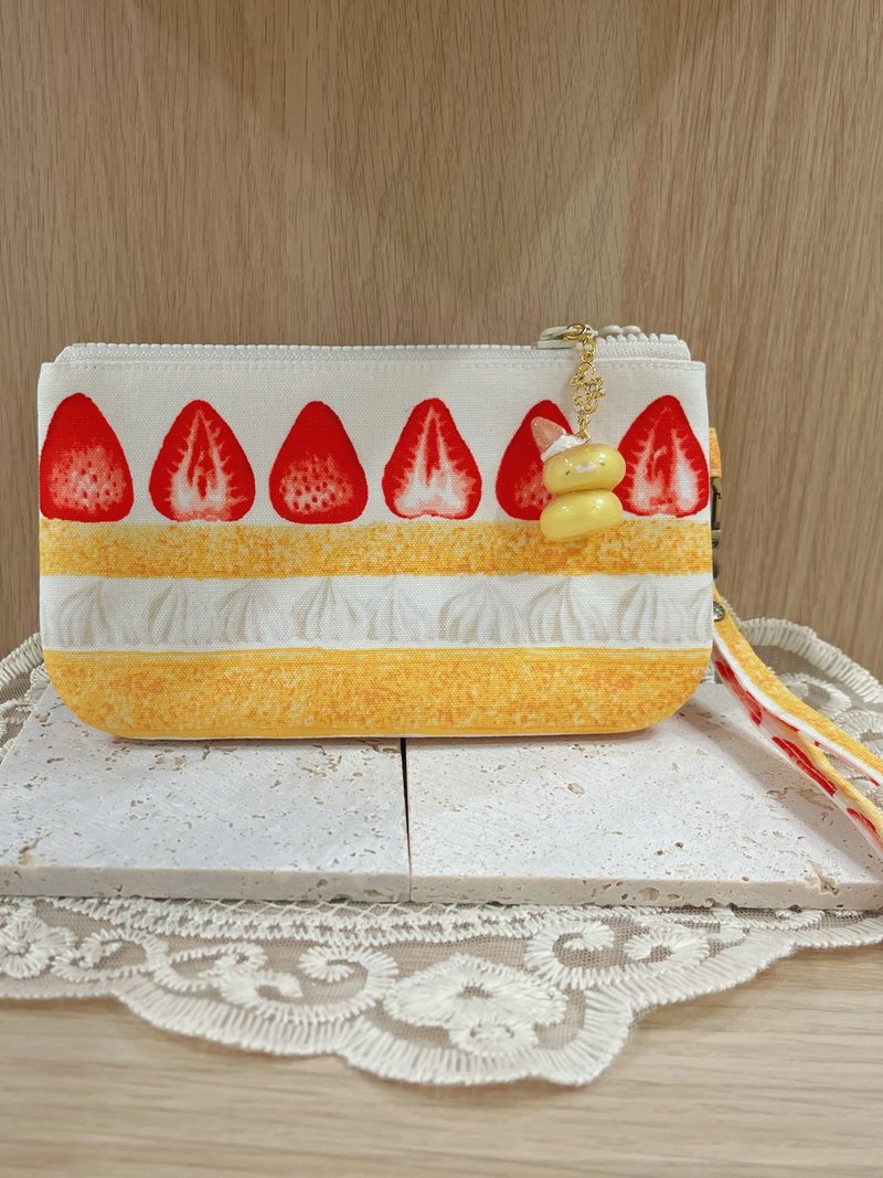 【玫泥手作】草莓蛋糕雙層夾鏈包 × 舒芙蕾寶寶吊飾 - 化妝包/收納袋 - 棉．麻 卡其色