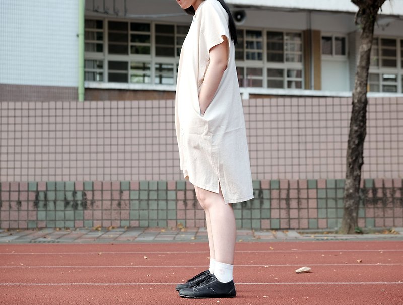 Japanese-style long board V-shirt cotton and linen embroidery hand-made shirt - ชุดเดรส - ผ้าฝ้าย/ผ้าลินิน สีดำ