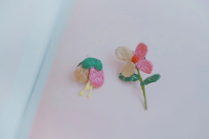 繡線 耳環/耳夾 粉紅色 - 立體刺繡小花束 鹿栗塔手工刺繡耳釘可客製耳夾
