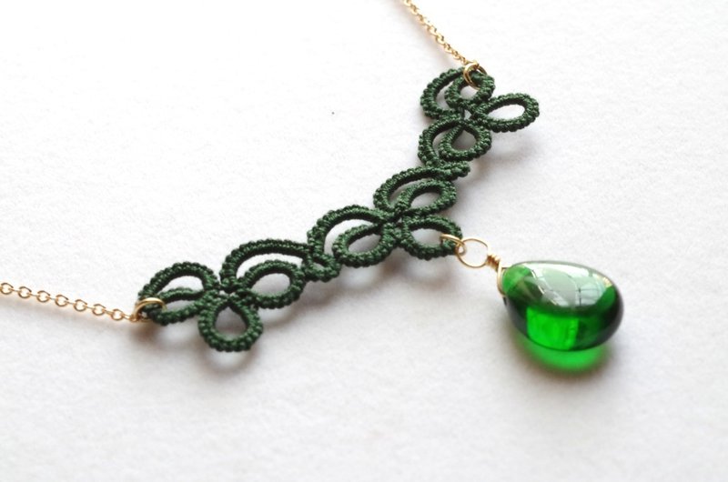 タティングレースと大粒ドロップチェコビーズのネックレス・ビリジアン - ネックレス - コットン・麻 グリーン