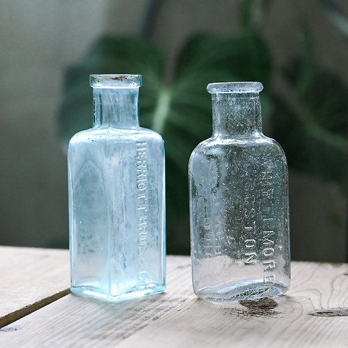 ヴィンテージ初期ガラス瓶・アンティーク、アメリカンガラス瓶、古いガラス瓶、アンティーク瓶 - ショップ 古漾 GoYoung Vintage古着  花瓶・植木鉢 - Pinkoi