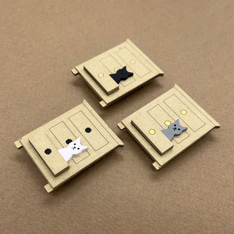 紙でできた 引き出しのブローチ 猫がひょっこり - 胸針 - 紙 