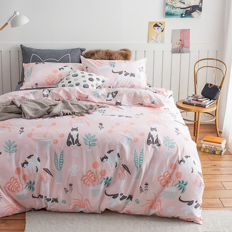 粉園喵 枕套+被套兩件組 單人雙人原創手繪貓咪40支純棉 床包另購 - 寢具/床單/被套 - 棉．麻 粉紅色