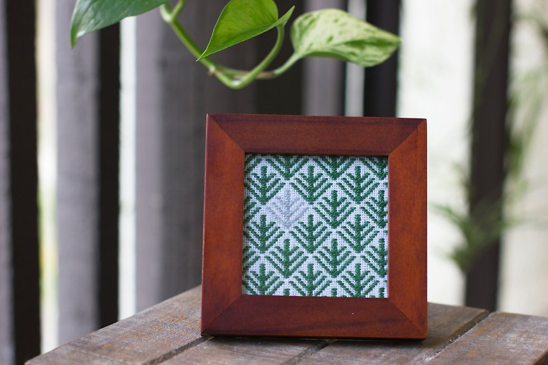 Hand-embroidered photo frame decoration furniture accessories - ของวางตกแต่ง - ผ้าฝ้าย/ผ้าลินิน สีเขียว
