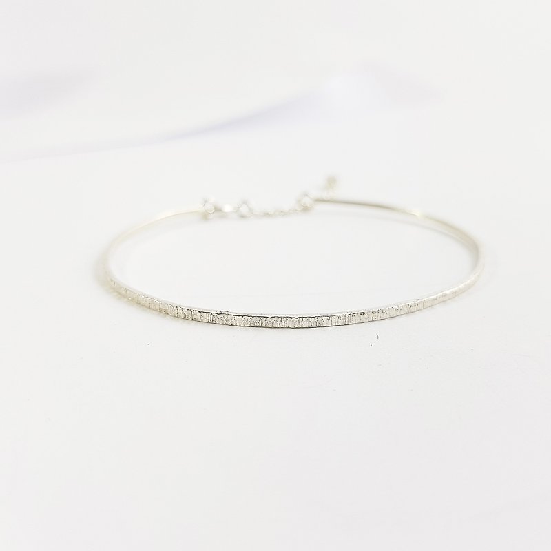 925 sterling silver bracelet with forged and knocked texture - สร้อยข้อมือ - เงินแท้ สีเงิน