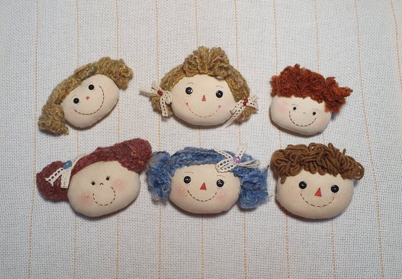 Yilan Handmade Country Doll Big Head Doll Brooch Magnet Decoration Bag Experience Course - เย็บปักถักร้อย/ใยขนแกะ/ผ้า - ผ้าฝ้าย/ผ้าลินิน 