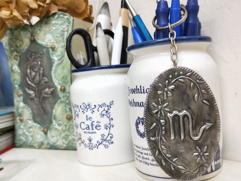[Group of one person] Handmade Course Constellation Series Tin Carving Teaching Keychain Taichung Limited Time Offer - งานโลหะ/เครื่องประดับ - วัสดุอื่นๆ 