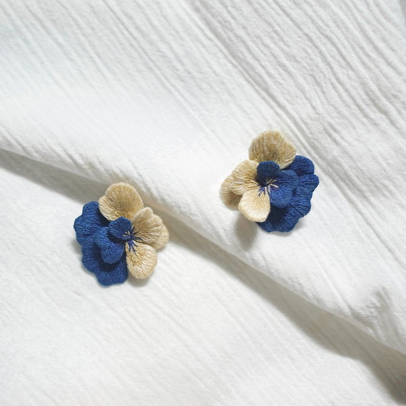 Sicilian stars handmade embroidered earrings