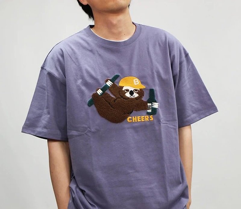 [Popular Pre-order] Three-dimensional sloth beer T-shirt embroidery (2 colors) Q24-140-21T - Men's T-Shirts & Tops - Cotton & Hemp 