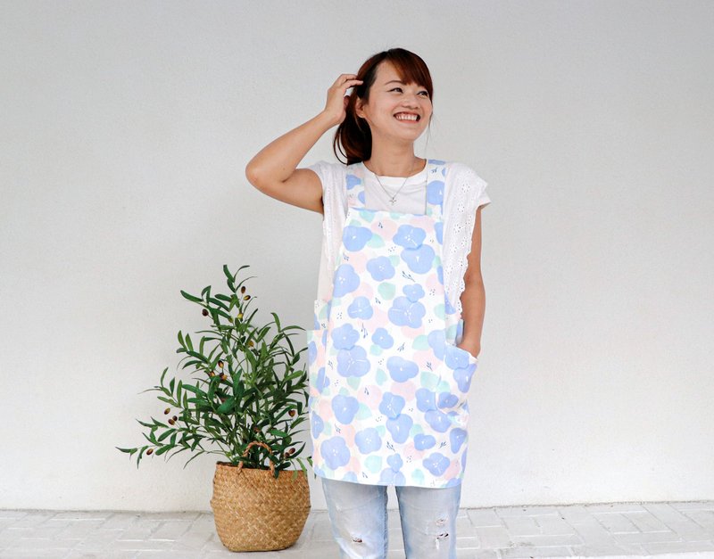 【Morning Glory-Printed Apron】Easy to put on and take off / strap design - Aprons - Polyester Purple