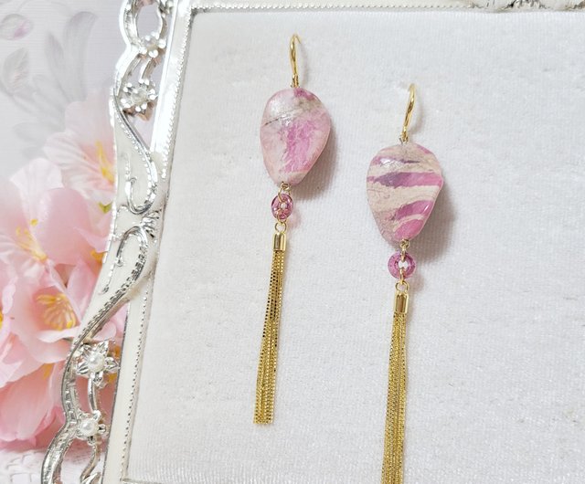 Taiwan Hualien rose Stone rose pyroxene petal ink landscape tourmaline gold  tassel earrings single product - Shop LINFINITY Earrings & Clip-ons - Pinkoi