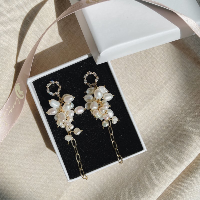 Lune Lapin Handmade TAKI  Freshwater pearls earrings - ต่างหู - ไข่มุก สีทอง