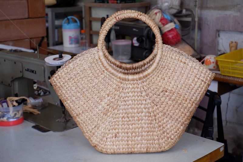 woven handmade summer กระเป๋าถือผู้หญิง กระเป๋าสาน กระเป๋าแฮนเมด - กระเป๋าถือ - พืช/ดอกไม้ 