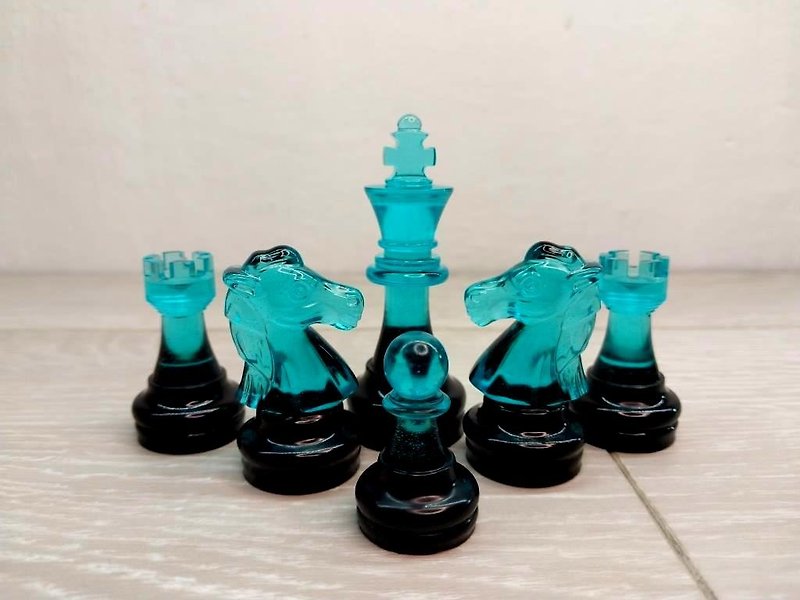 ボード付きカスタム樹脂チェスセット |キングのサイズ 2.75 インチ (7 cm) |エポキシ樹脂 - ボードゲーム・玩具 - レジン ブルー
