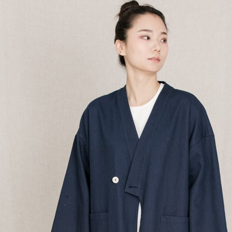 BUFU unisex oversized zen-style coat in navy O161017 - เสื้อผู้หญิง - ผ้าฝ้าย/ผ้าลินิน สีน้ำเงิน