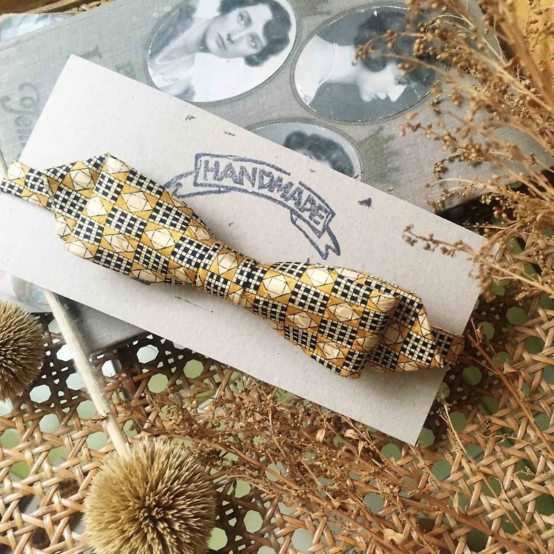 Papa's Bow Tie- 古董布花領帶改製手工領結-黃飛鴻-窄版 - 領結/領巾 - 絲．絹 黃色