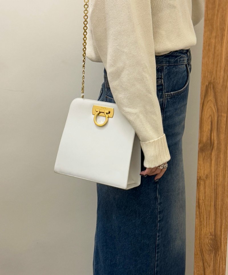 【稀有 】90年代戴妃同款中古Ferragamo 白色側背 斜背包 - 側背包/斜背包 - 真皮 白色