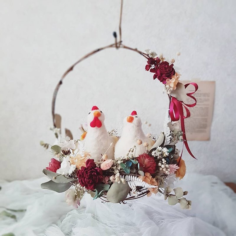 The starting point of happiness | Leading Chicken, Starting Chicken: Wool Felt - Items for Display - Plants & Flowers Red