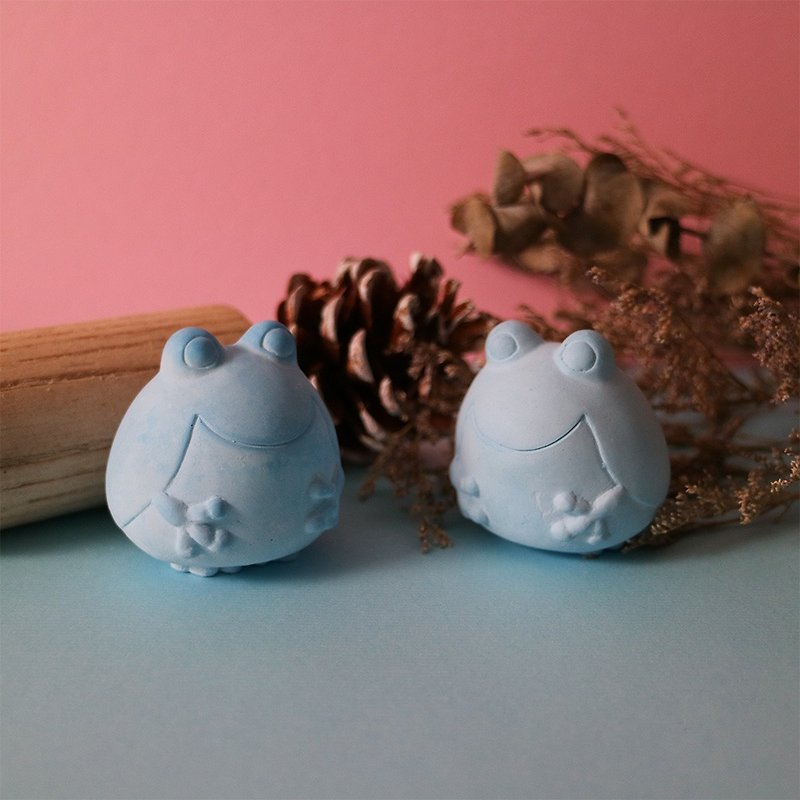 Round blue frog (2pcs) diatom/deodorant/moisture-proof/diffuser Stone/frog shape/lover gift - Fragrances - Other Materials Blue