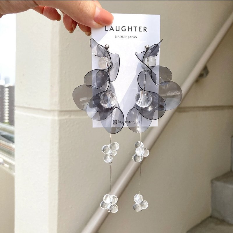 bloom drops 三色耳針/耳夾 花朵 透明 誇飾 - 耳環/耳夾 - 壓克力 透明