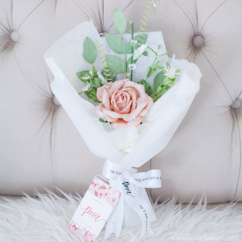 Paper Single Rose CHAMPAGNE PINK mini Bouquet Valentine's Gift, Anniversary Gift - ของวางตกแต่ง - กระดาษ สึชมพู