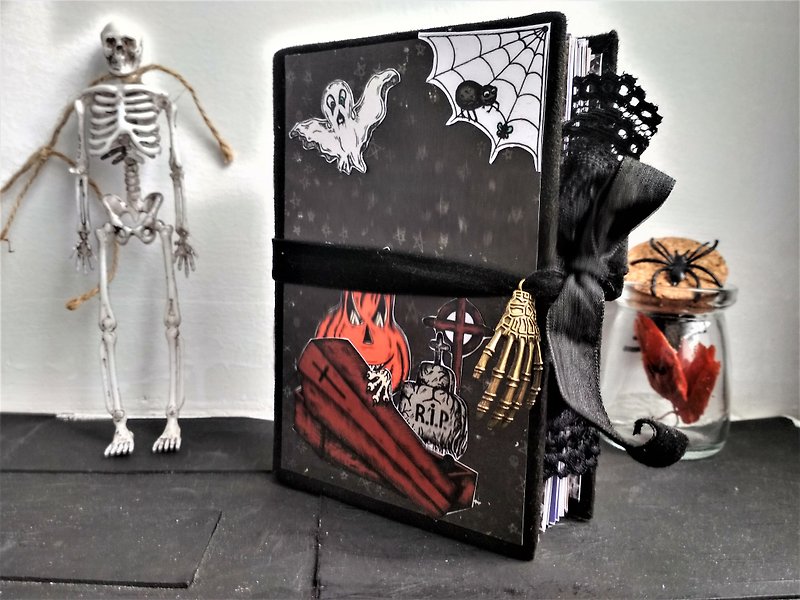 Creepy junk journal handmade Wicked notebook Nightmare gothic grimoire thick - สมุดบันทึก/สมุดปฏิทิน - กระดาษ สีดำ