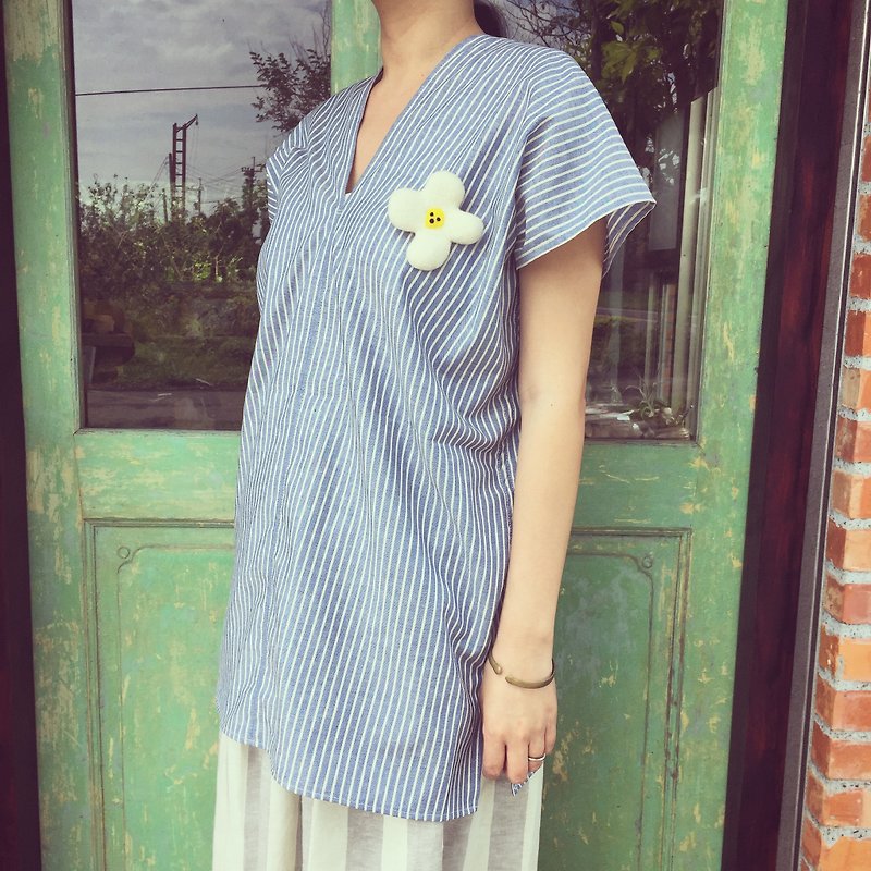 Additional limited manual clothing spring and summer cotton stripes Japanese long version V-neck blouse smock - One Piece Dresses - Cotton & Hemp Blue