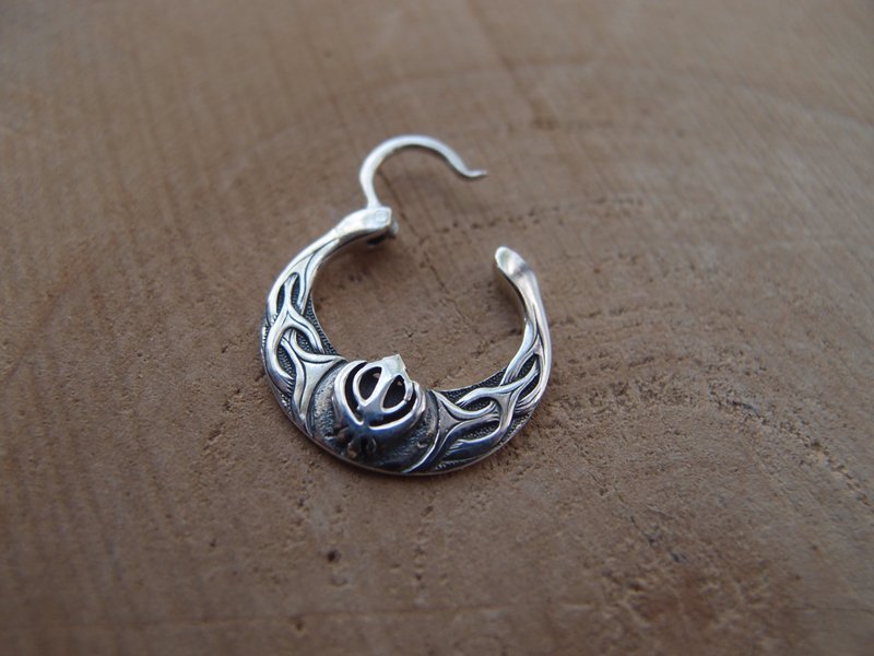 Sikh Khanda sterling silver hoop earring Handcrafted in Ukraine - ต่างหู - เงินแท้ สีเงิน